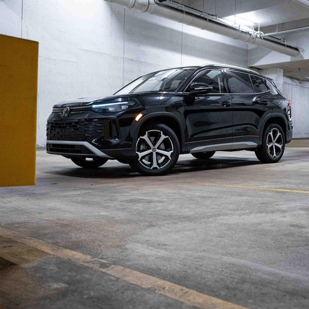 Black 2026 Volkswagen Tiguan SE 4Motion SUV / Crossover All-Wheel Drive 8-Speed Automatic