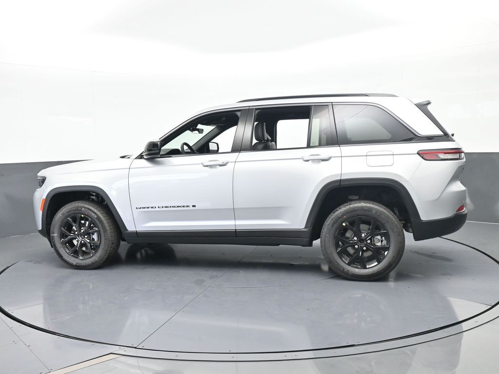 New 2026 Silver Zynith Jeep Laredo image 3