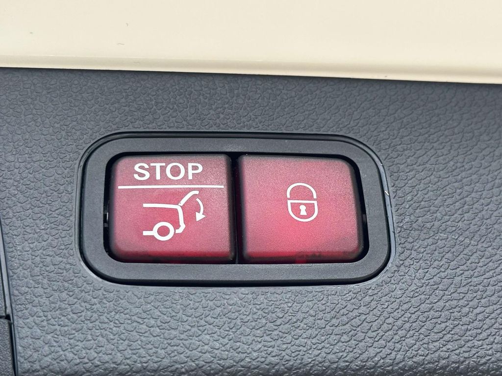 2021 Mercedes-Benz GLC 300 24