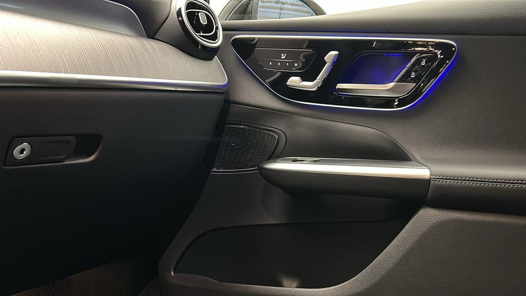 2025 Mercedes-Benz GLC 300 20