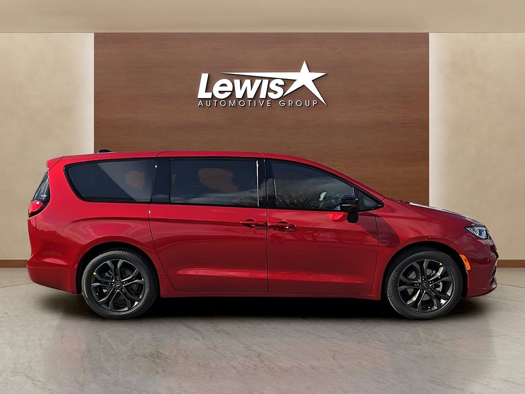 New 2026 Chrysler Pacifica For Sale in Farmington, AR