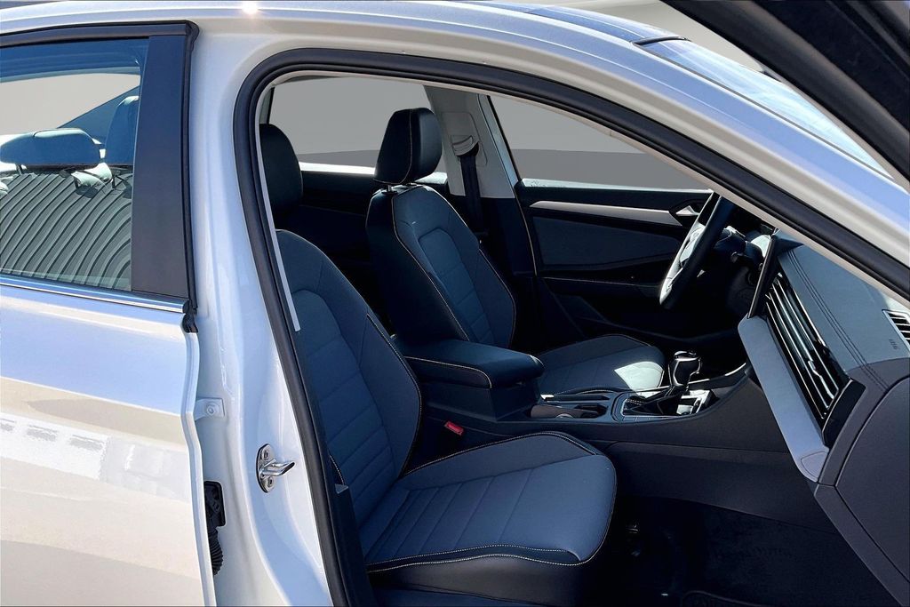 New 2026 White Volkswagen 1.5T SE image 11
