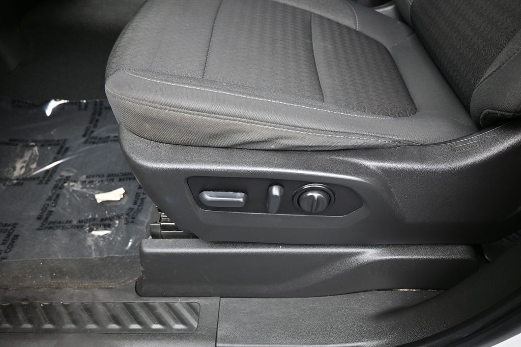 Used 2022 Summit White Chevrolet Custom image 15