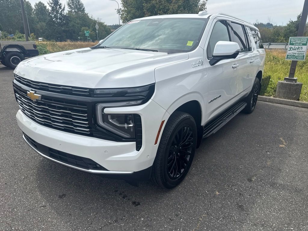 White (Iridescent Pearl Tricoat) 2025 Chevrolet Suburban SUV / Crossover Four-Wheel Drive