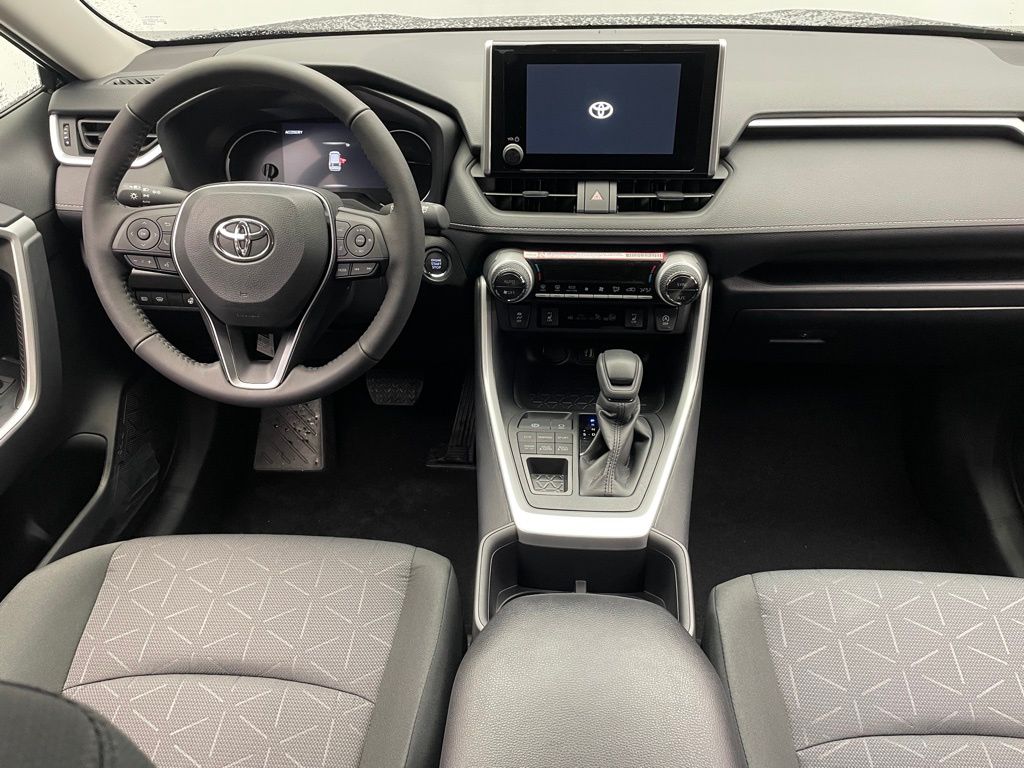 2025 Toyota RAV4 XLE 19