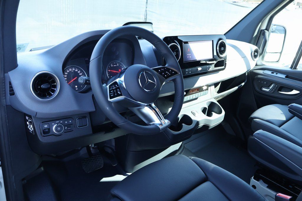 Thumbnail: 2026 Mercedes-Benz Sprinter - 3