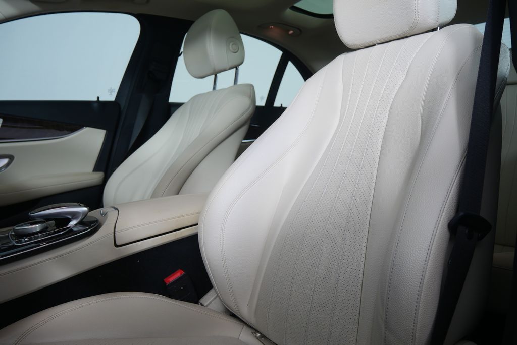 Thumbnail: 2020 Mercedes-Benz E-Class - 10