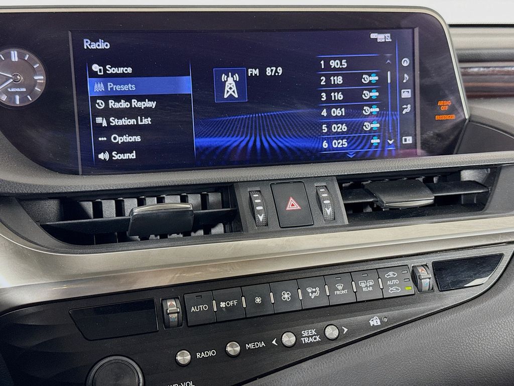 Thumbnail: 2019 Lexus ES - 15