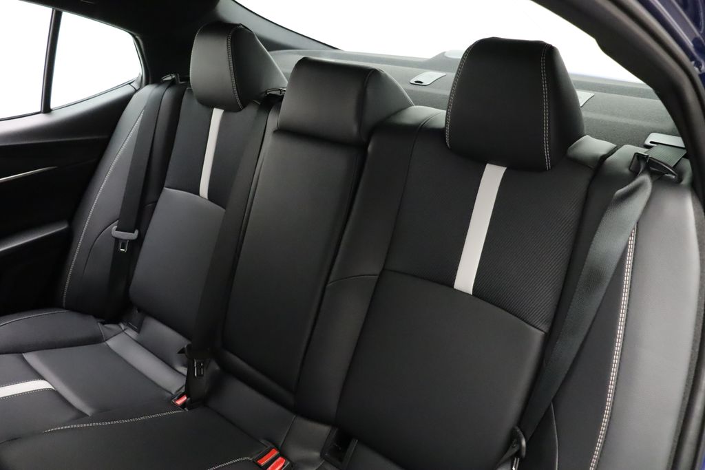 2025 Toyota Camry SE 18