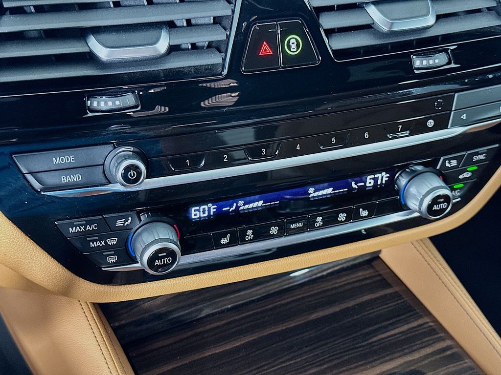 Thumbnail: 2021 BMW 5 Series - 16