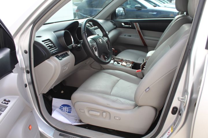 Used Car 2012 Toyota Highlander  Limited For Sale Under $10,000 In Georgetown, Texas