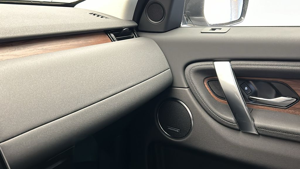 Thumbnail: 2025 Land Rover Discovery Sport - 20