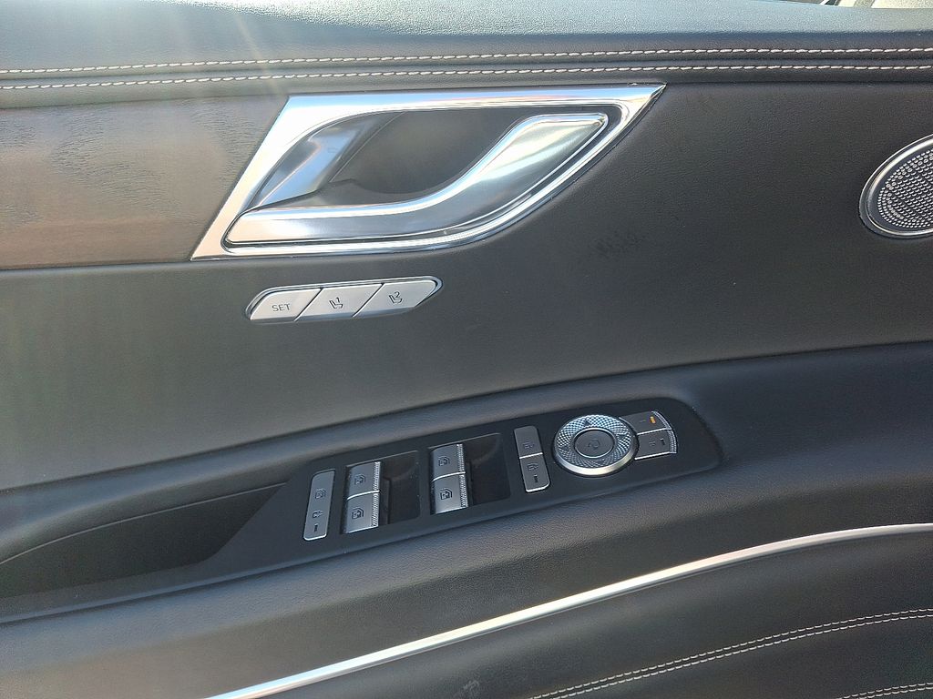 Thumbnail: 2024 Genesis GV80 - 12
