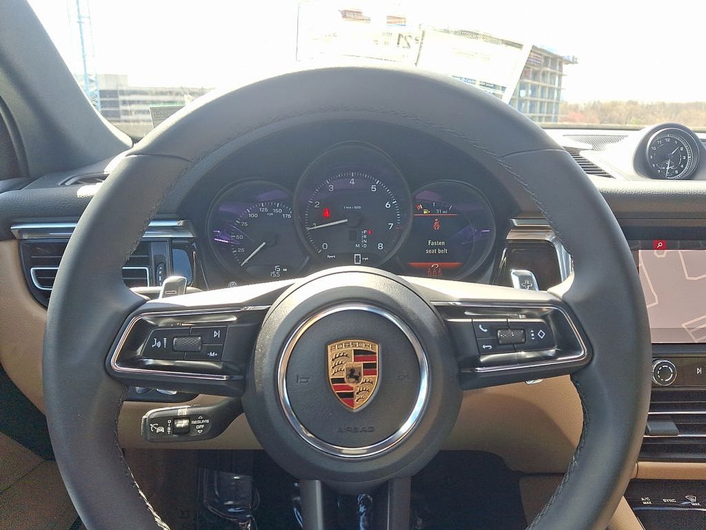 Thumbnail: 2025 Porsche Macan - 21