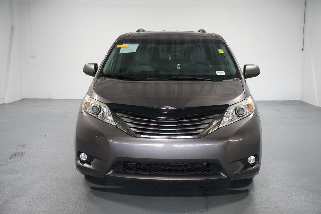 Thumbnail: 2016 Toyota Sienna - 2