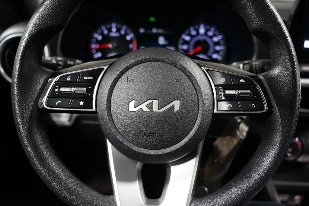 2023 Kia Forte LXS 12