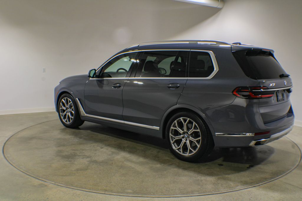 Used 2023  BMW xDrive40i image 3