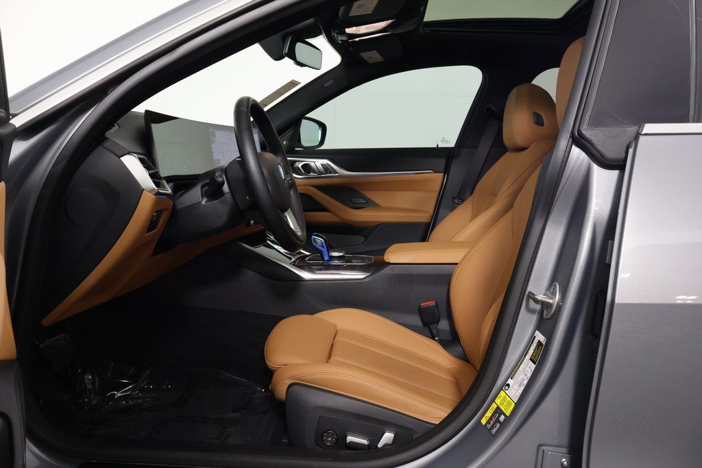 Thumbnail: 2023 BMW i4 - 10