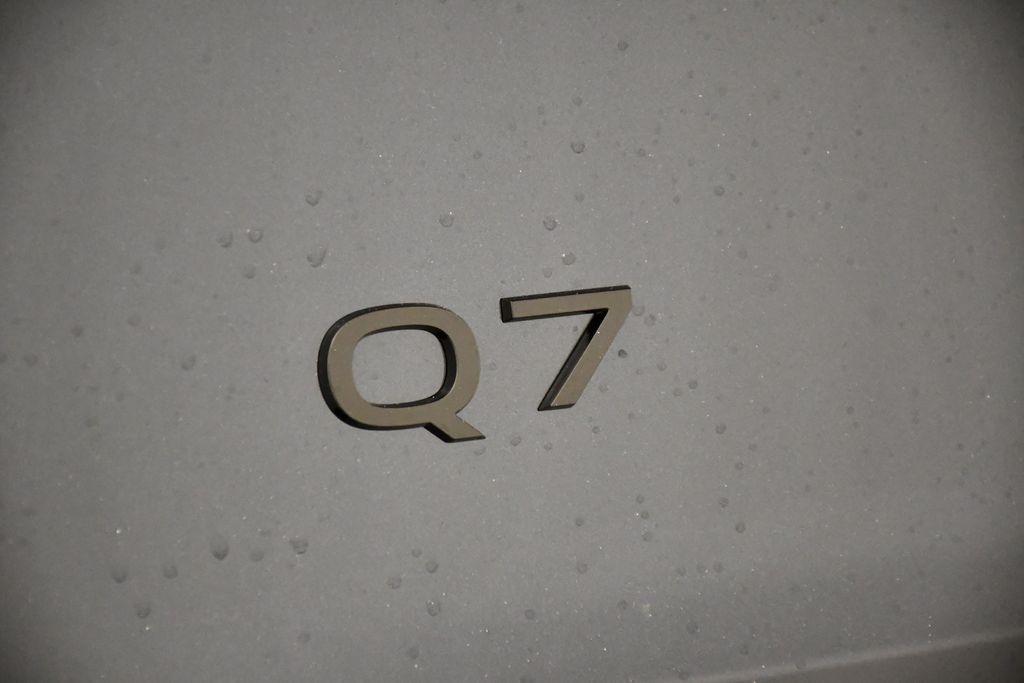 Thumbnail: 2026 Audi Q7 - 9