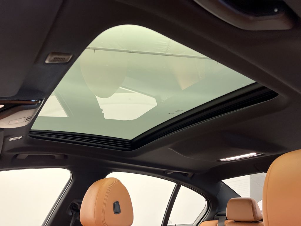 Thumbnail: 2019 BMW 5 Series - 22