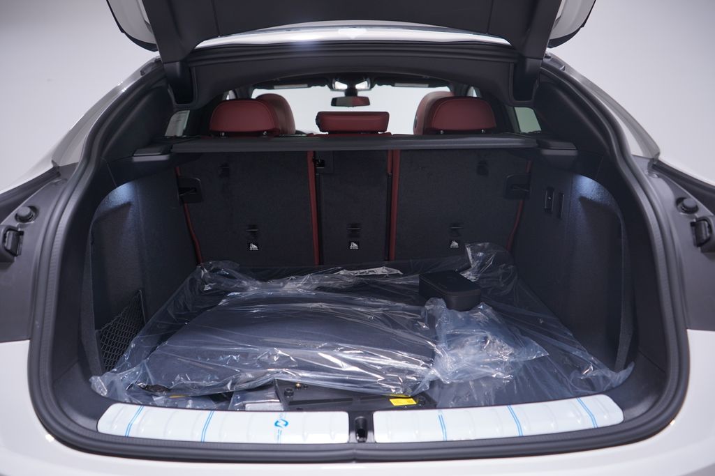 Thumbnail: 2025 BMW X4 - 13