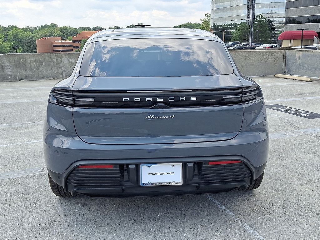 Thumbnail: 2025 Porsche Macan - 9