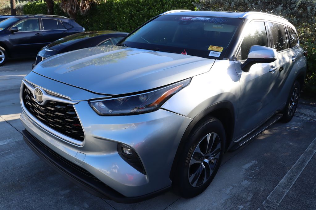 Thumbnail: 2021 Toyota Highlander - 2