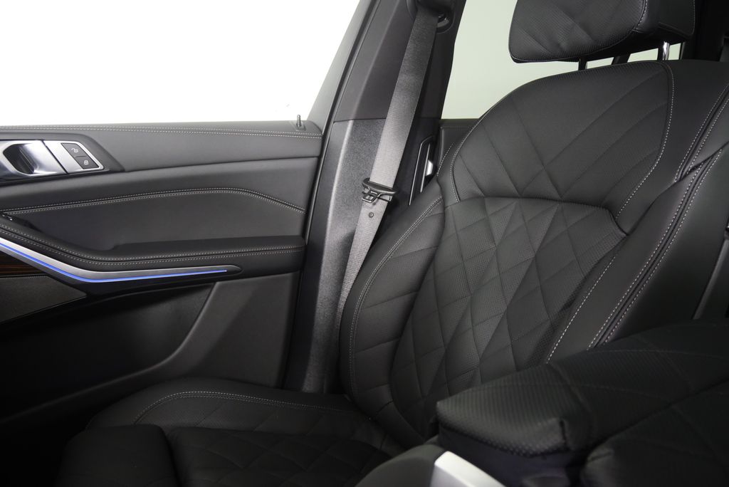 Thumbnail: 2026 BMW X5 - 21