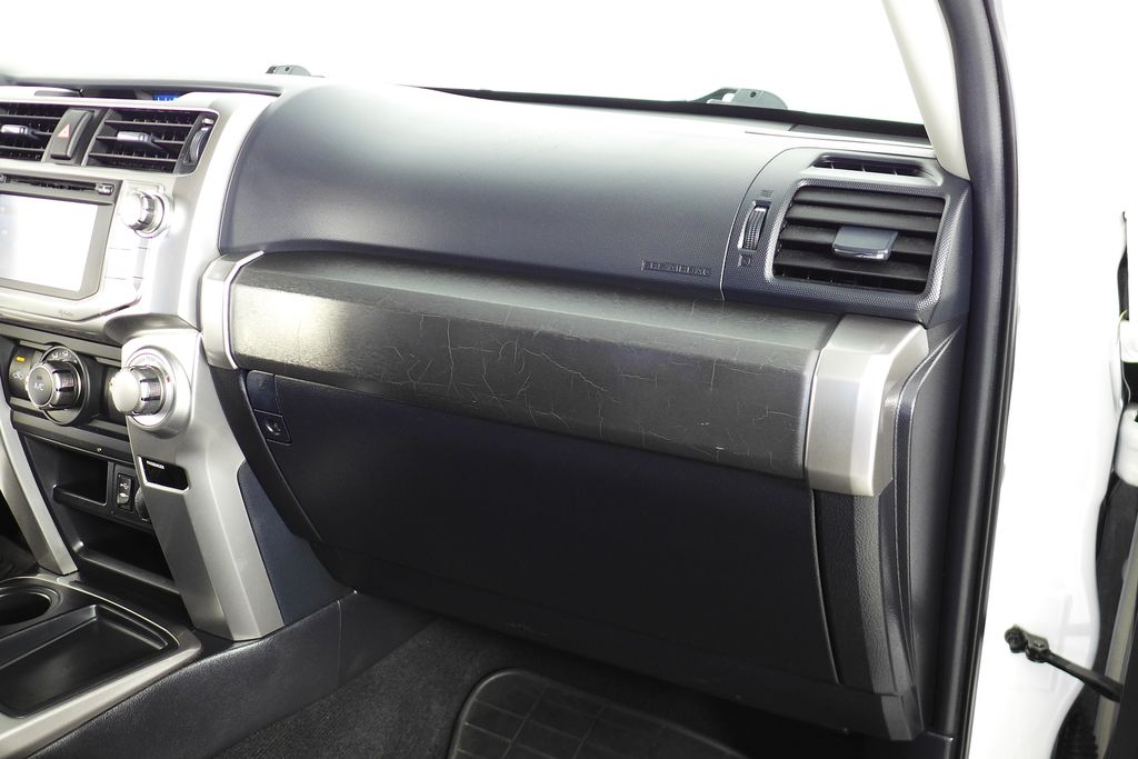 Thumbnail: 2015 Toyota 4Runner - 14
