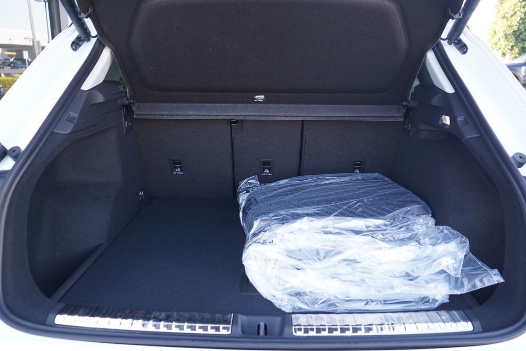 Thumbnail: 2026 Audi Q3 - 11