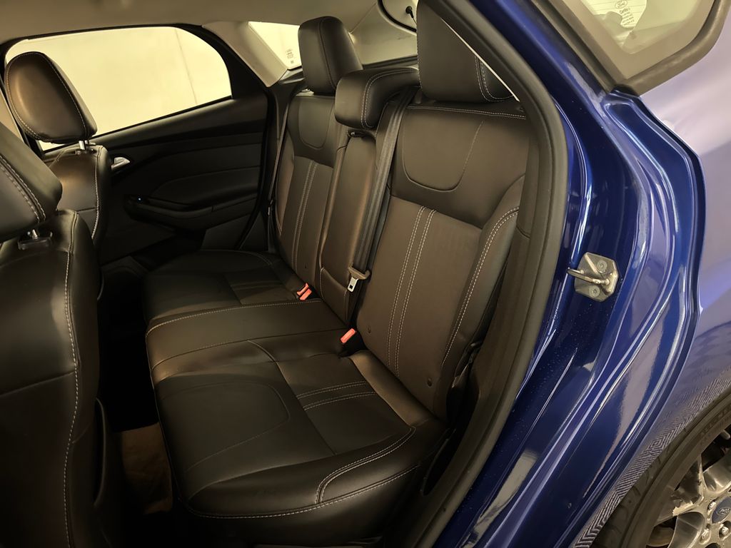 Used 2014 Blue Ford SE image 27