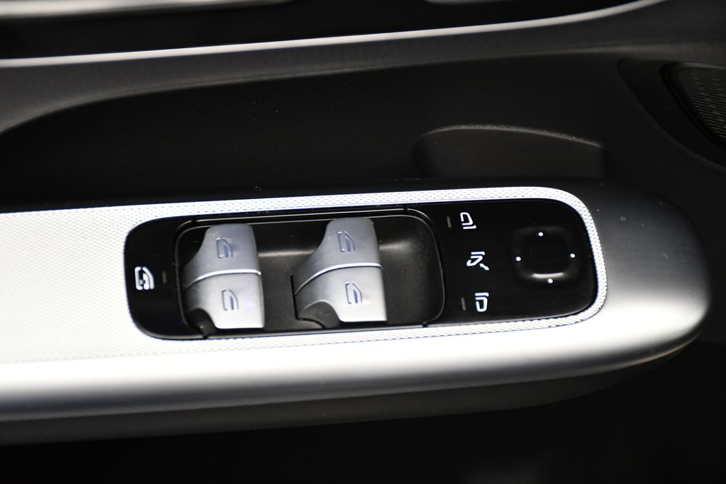 Thumbnail: 2023 Mercedes-Benz GLC - 32