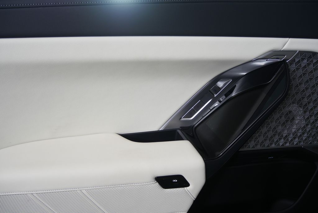 Thumbnail: 2023 BMW 7 Series - 14