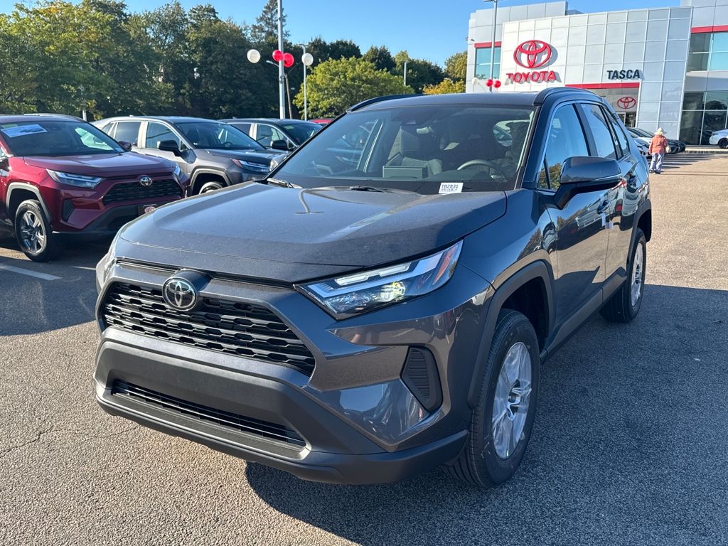 2025 Toyota RAV4 XLE photo 3