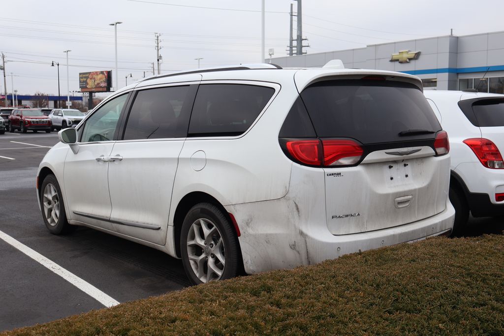 Thumbnail: 2017 Chrysler Pacifica - 7