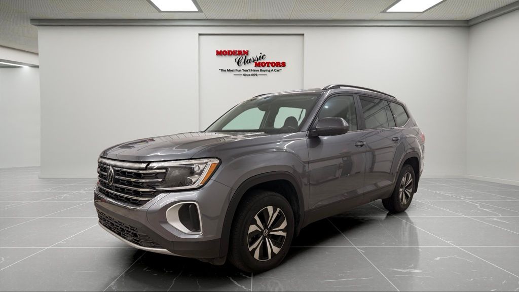 Platinum Gray Metallic 2024 Volkswagen Atlas SE FWD SUV / Crossover Front-Wheel Drive 8-Speed Automatic