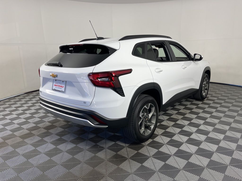 Thumbnail: 2026 Chevrolet Trax - 5