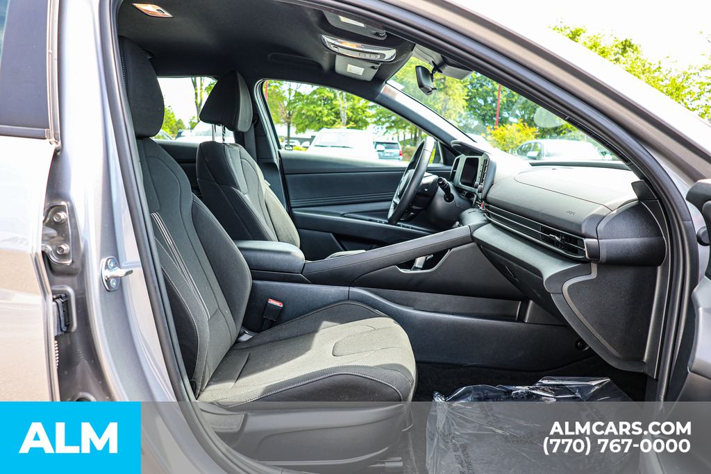 Used 2025 Silver Hyundai SEL Sport image 21
