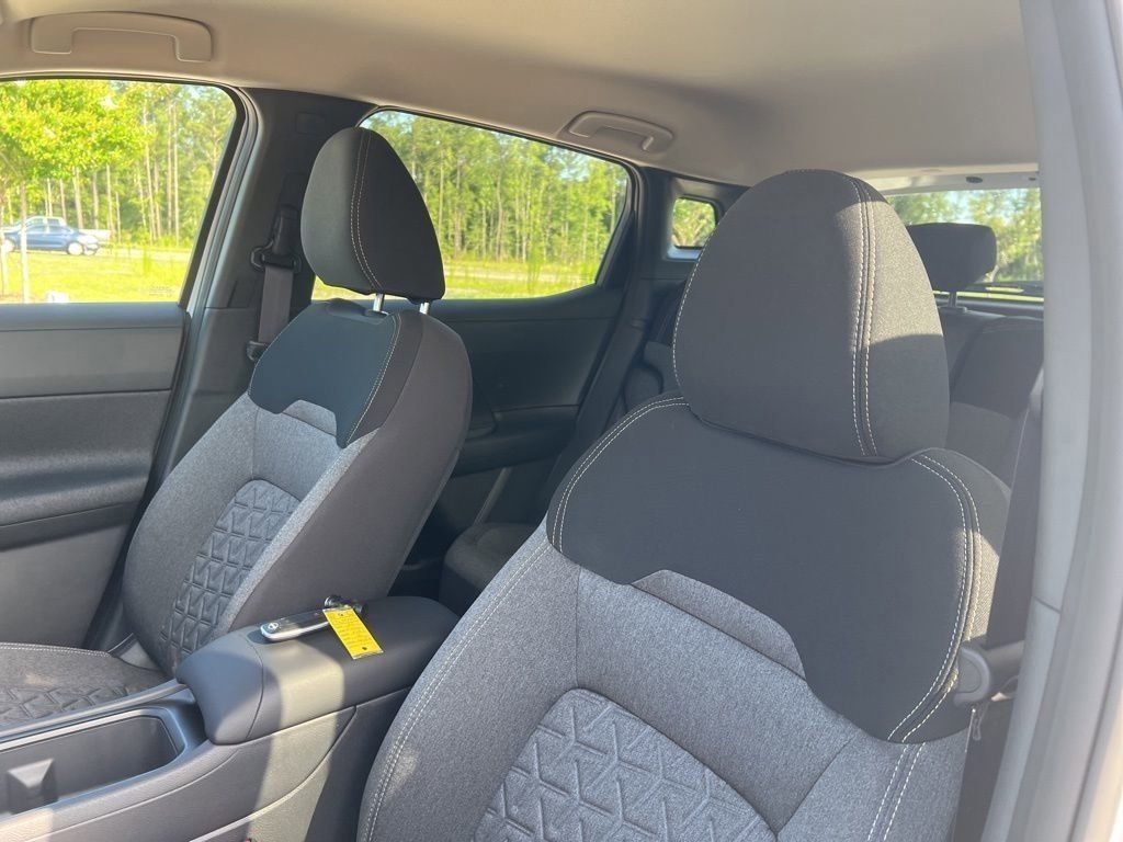 2025 Aspen White Tricoat Nissan Kicks SV FWD SUV
