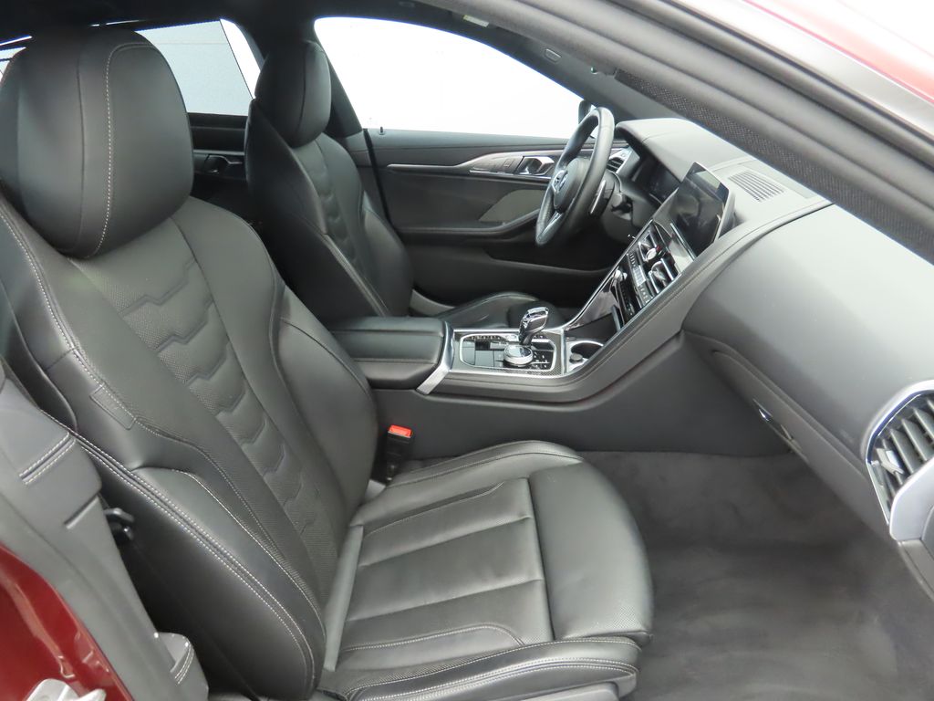 Thumbnail: 2022 BMW 8 Series - 21