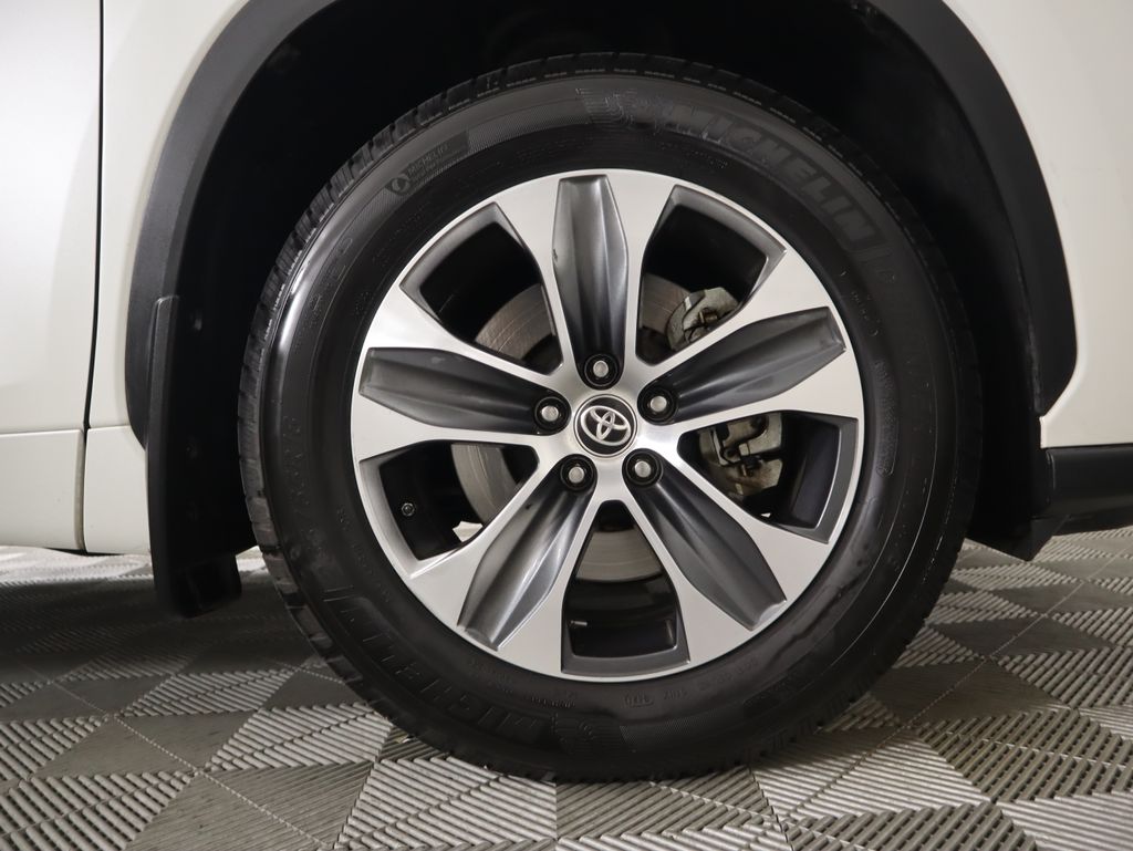 2020 Toyota Highlander XLE 32