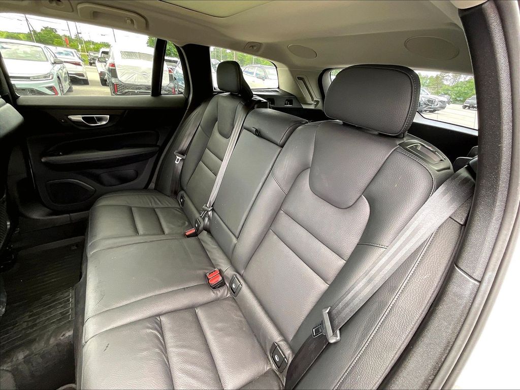 2025 Volvo V60 Cross Country — photo 14