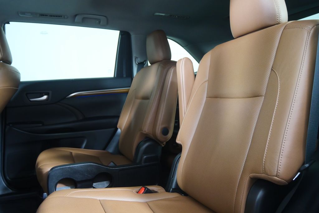 Thumbnail: 2019 Toyota Highlander - 15