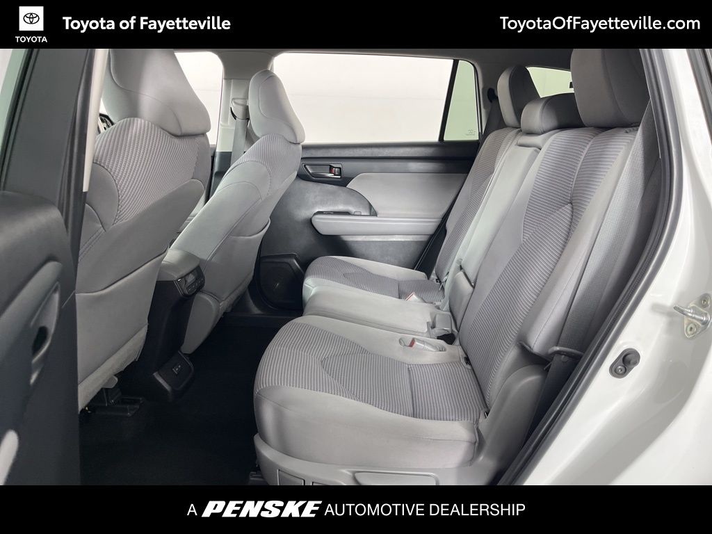 Thumbnail: 2022 Toyota Highlander - 20