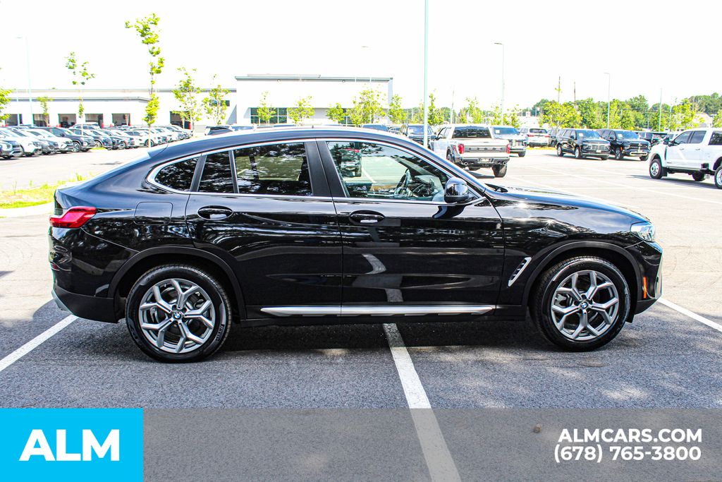 Used 2025 Black BMW xDrive30i image 9