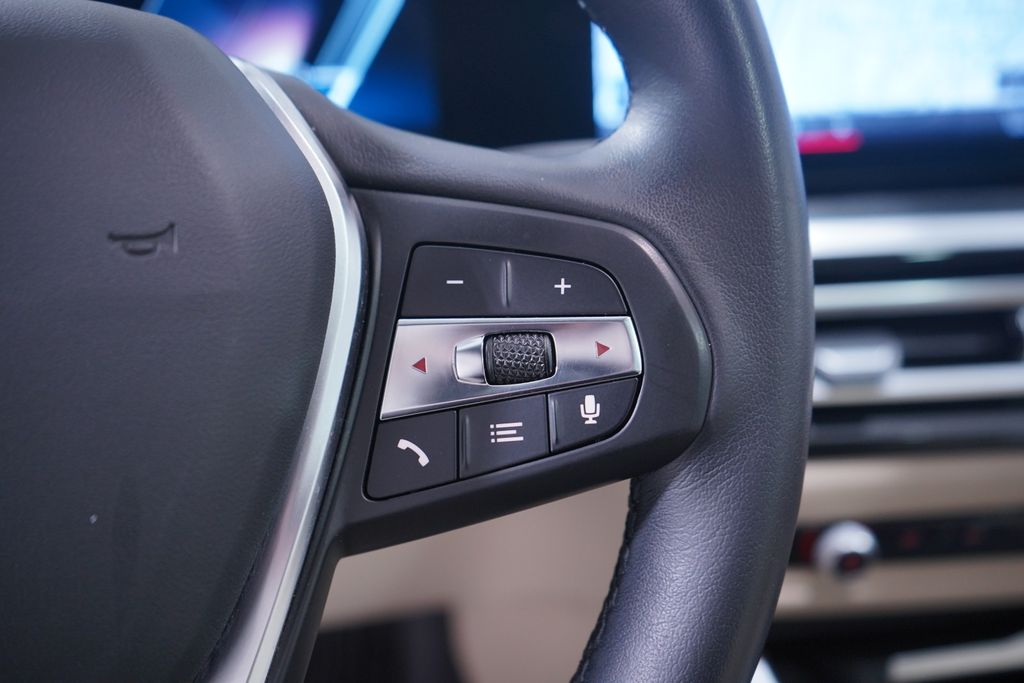 Thumbnail: 2023 BMW i4 - 21