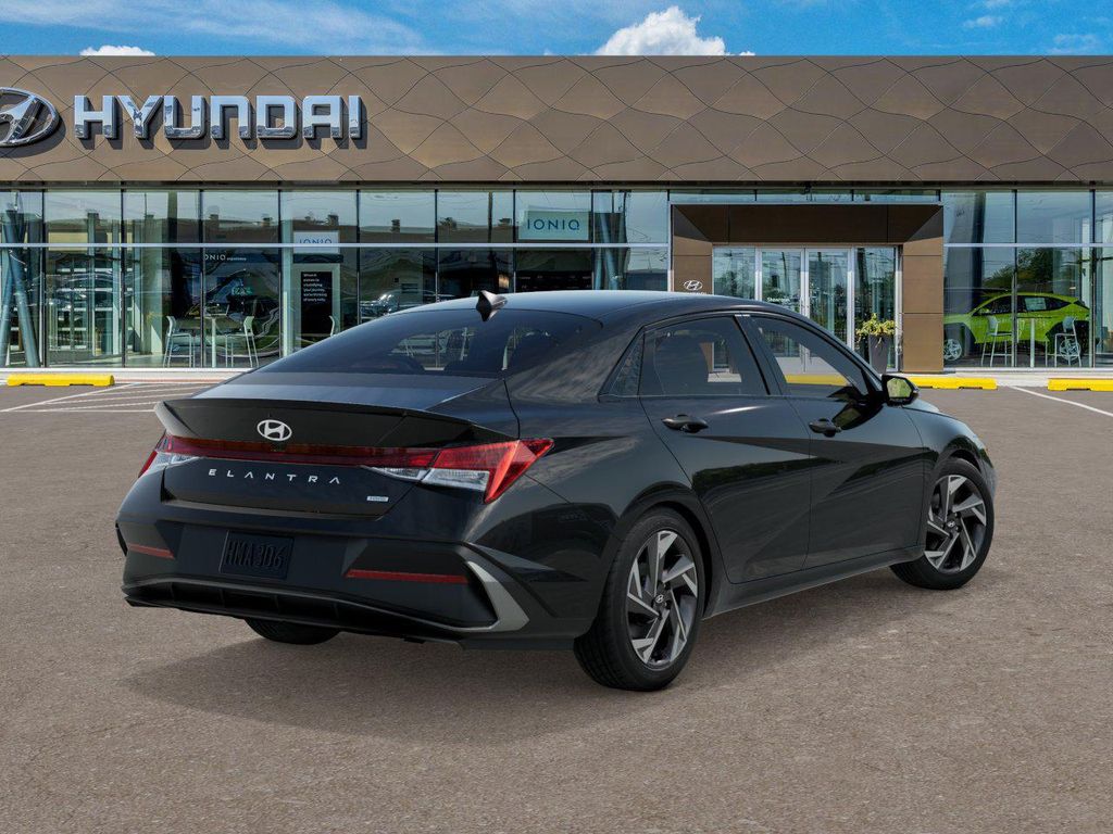 Thumbnail: 2025 Hyundai Elantra - 4