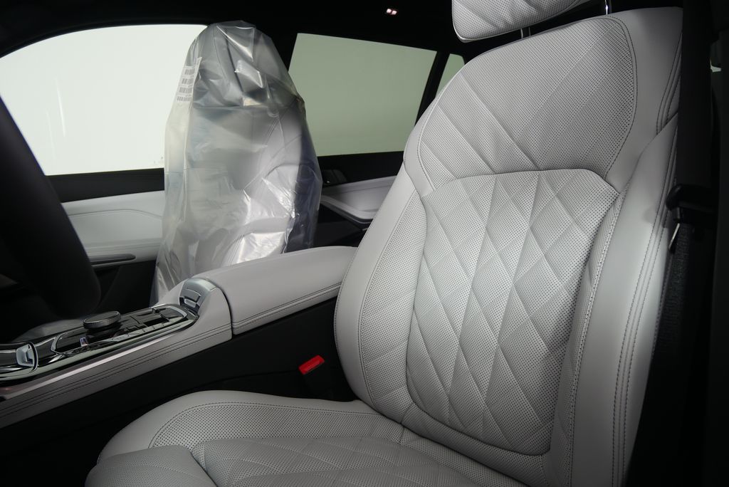 2026 BMW X7 xDrive40i 10