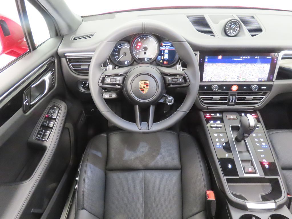 Thumbnail: 2026 Porsche Macan - 17