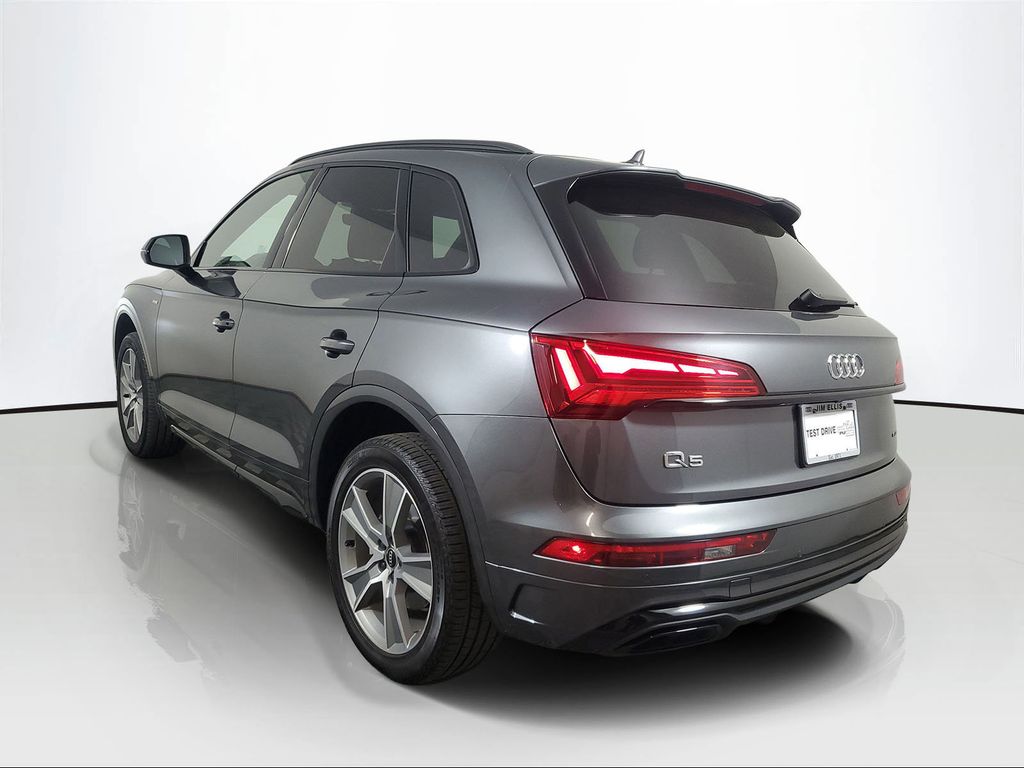 View vehicle photo 4